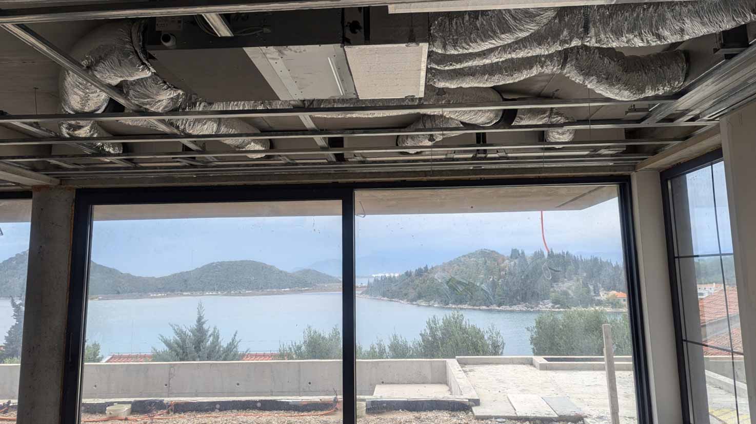 Razvod predizoliranih cijevi i stambena ventilacija za kazetne klime